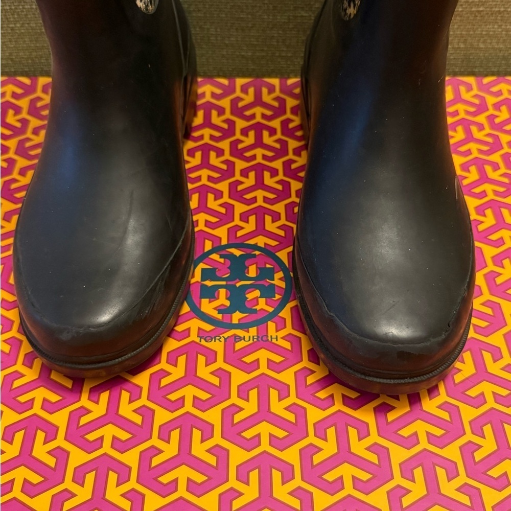 Tory Burch Black and Cream Winter Rain Boots - Picture 4 of 7